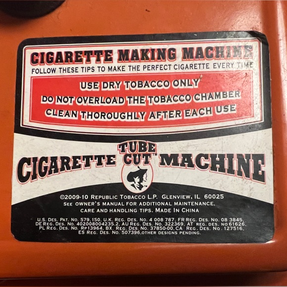 A retro cigarette roller. - Picture 3 of 5